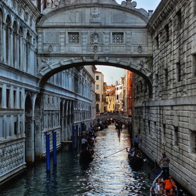 venice-bridge-of-sighs